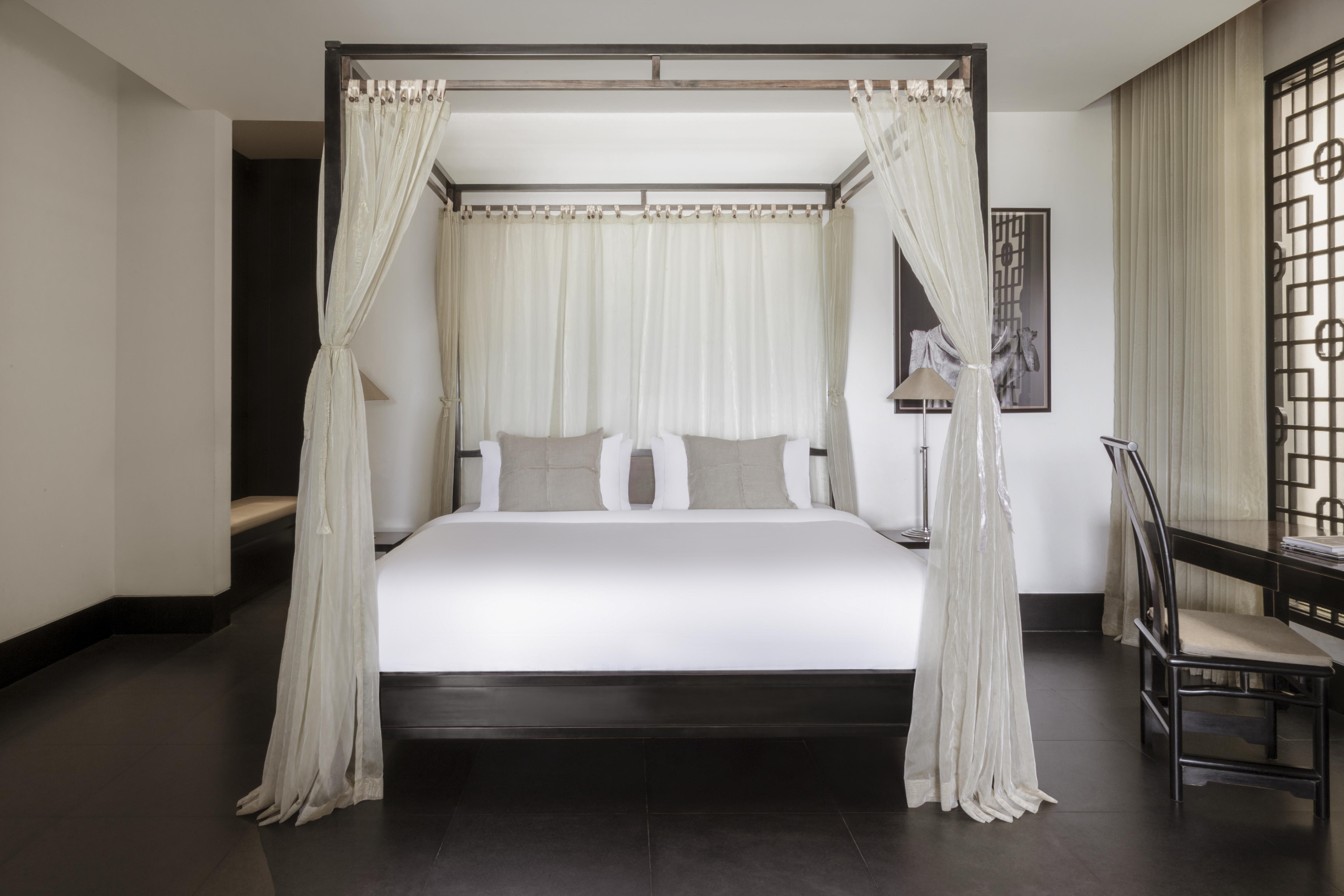 The Pavilions Phuket (Adults Only) Bang Tao Beach  Zewnętrze zdjęcie A bed with curtains