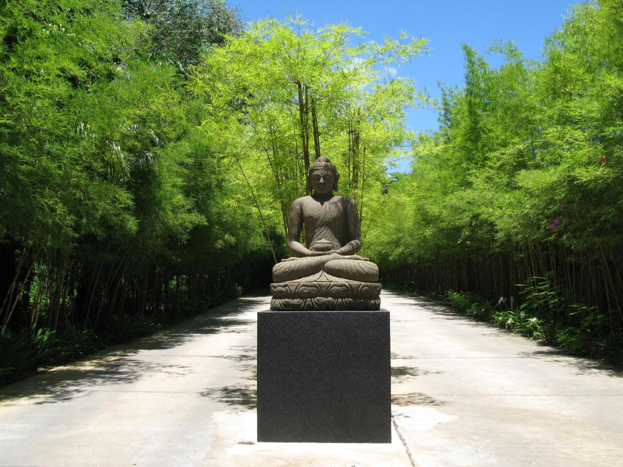 The Pavilions Phuket (Adults Only) Bang Tao Beach  Zewnętrze zdjęcie The Buddha statue at the entrance of the temple